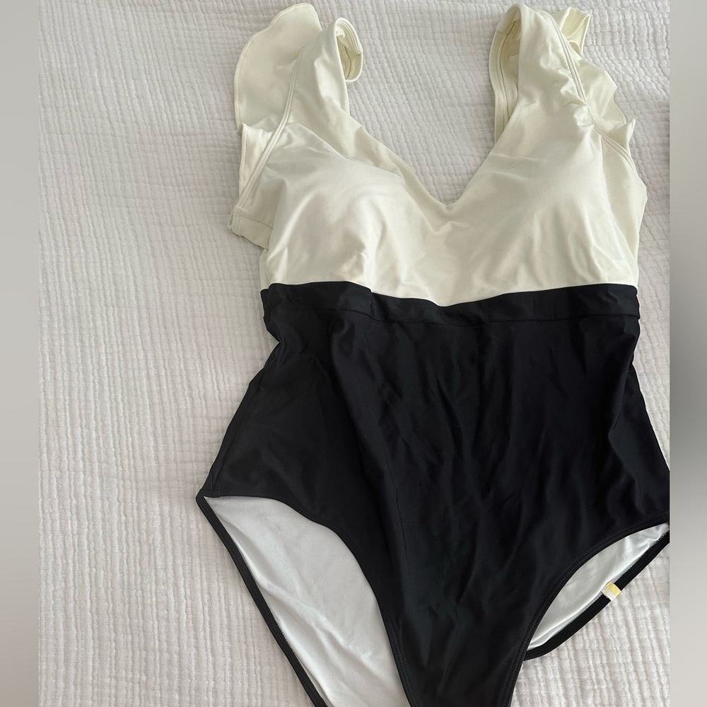 Summersalt One piece in great condition used 2-3 times